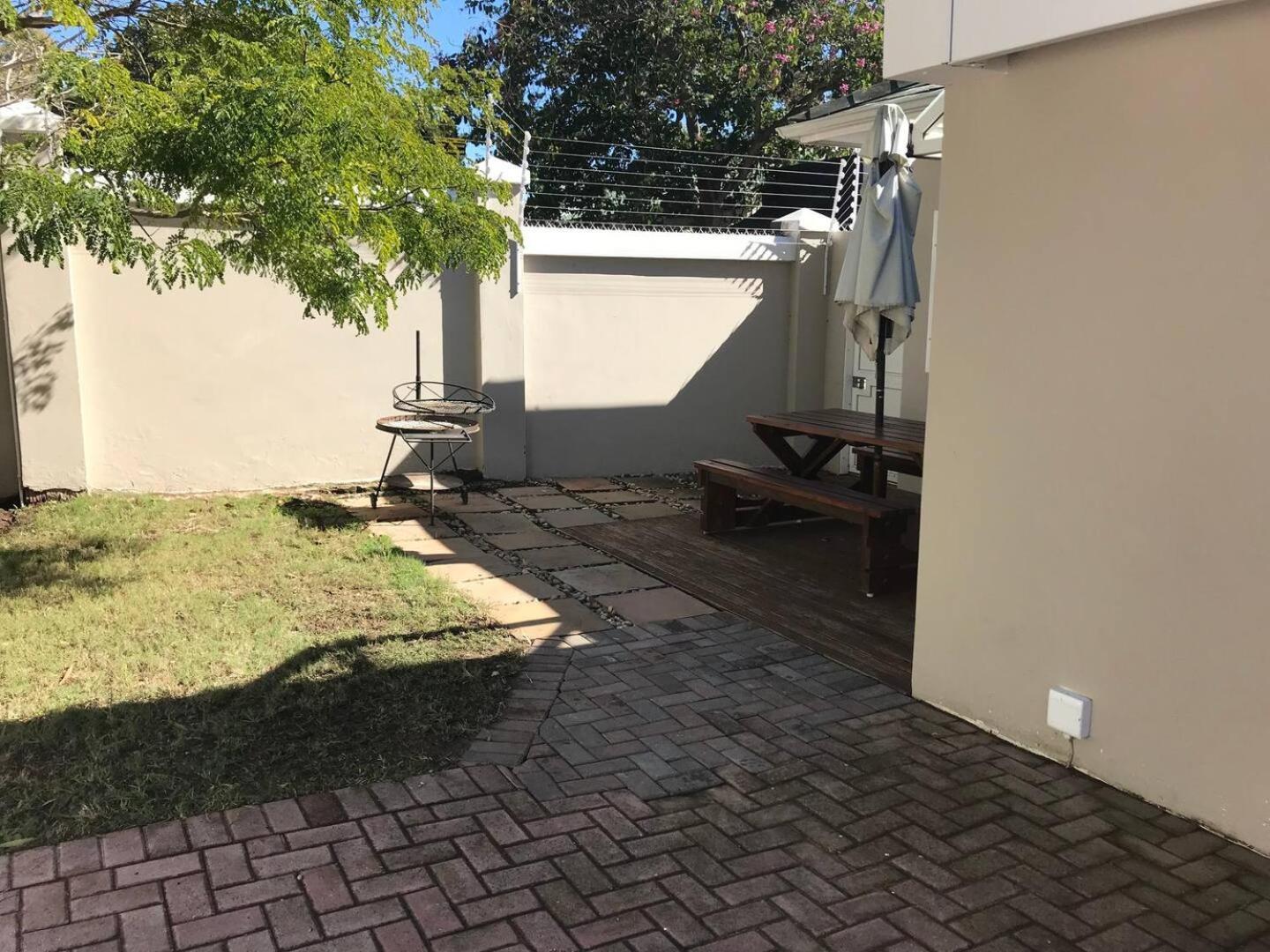 Cosy Private Cottage-internet & Off Street Parking *