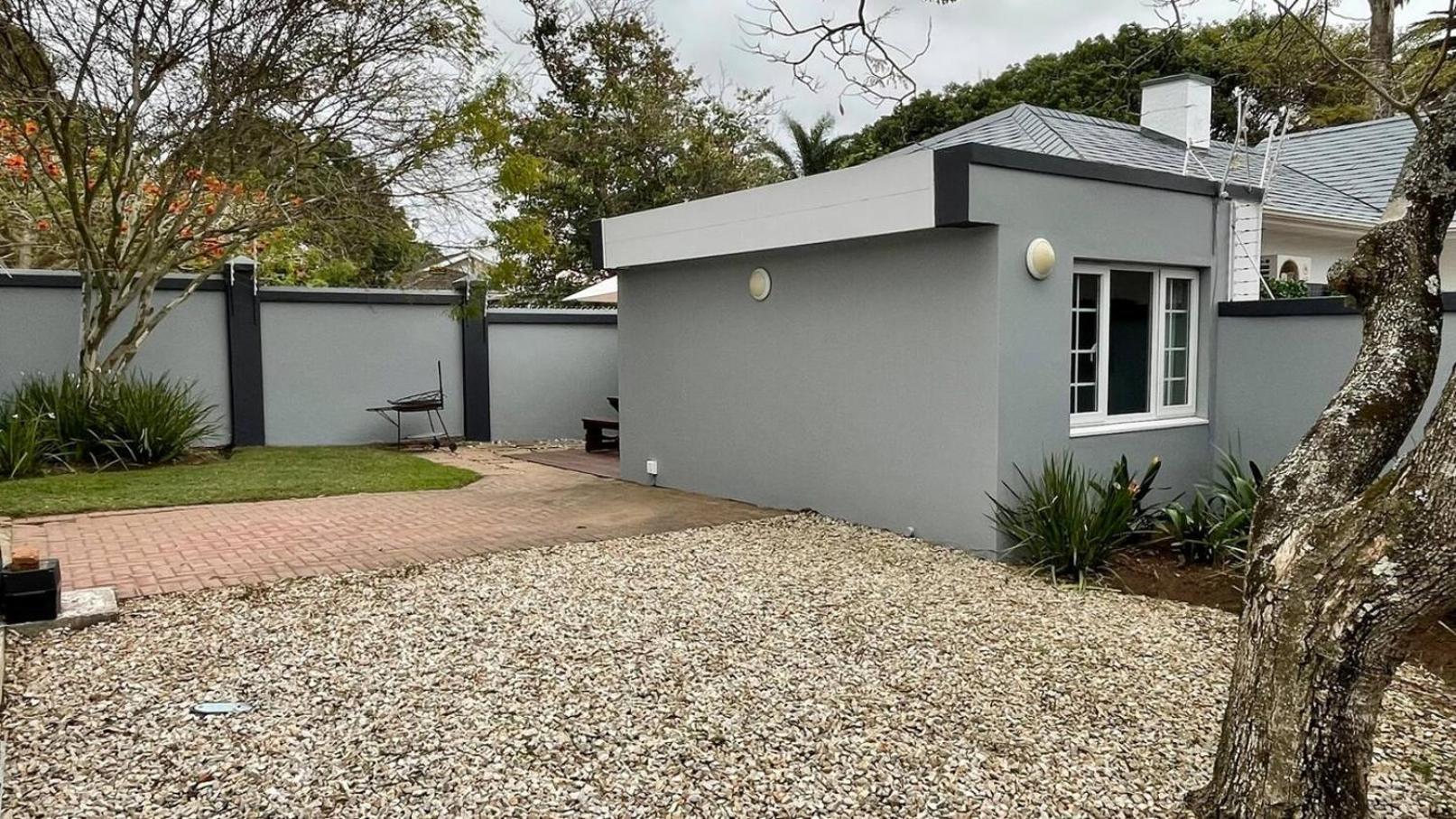 Cosy Private Cottage-internet & Off Street Parking *