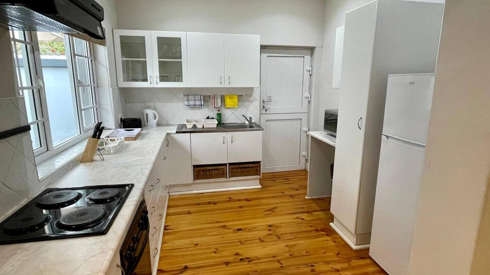 Cosy Private Cottage-internet & Off Street Parking Port Elizabeth